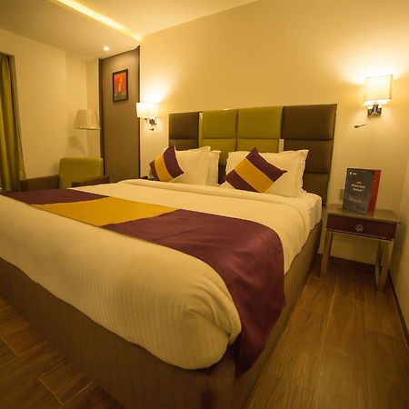Hotel Ajantha Evergreen Vijayawāda Extérieur photo