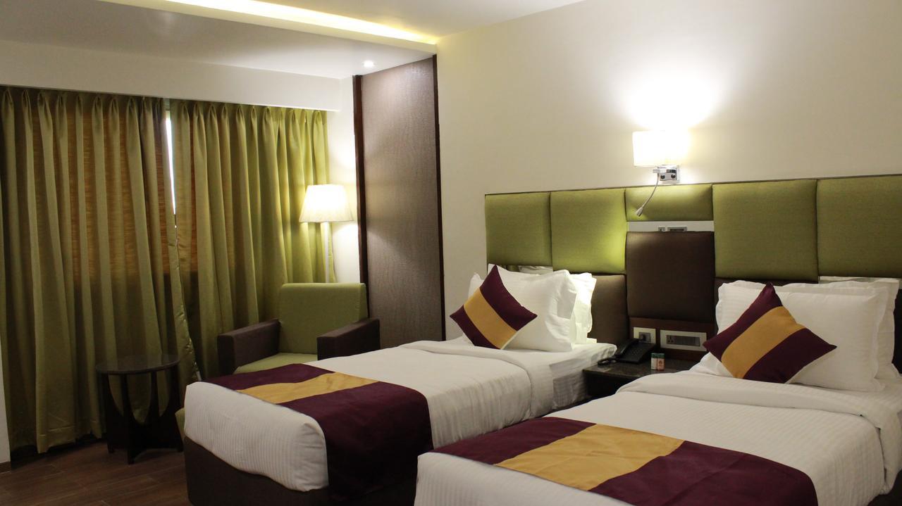 Hotel Ajantha Evergreen Vijayawāda Extérieur photo