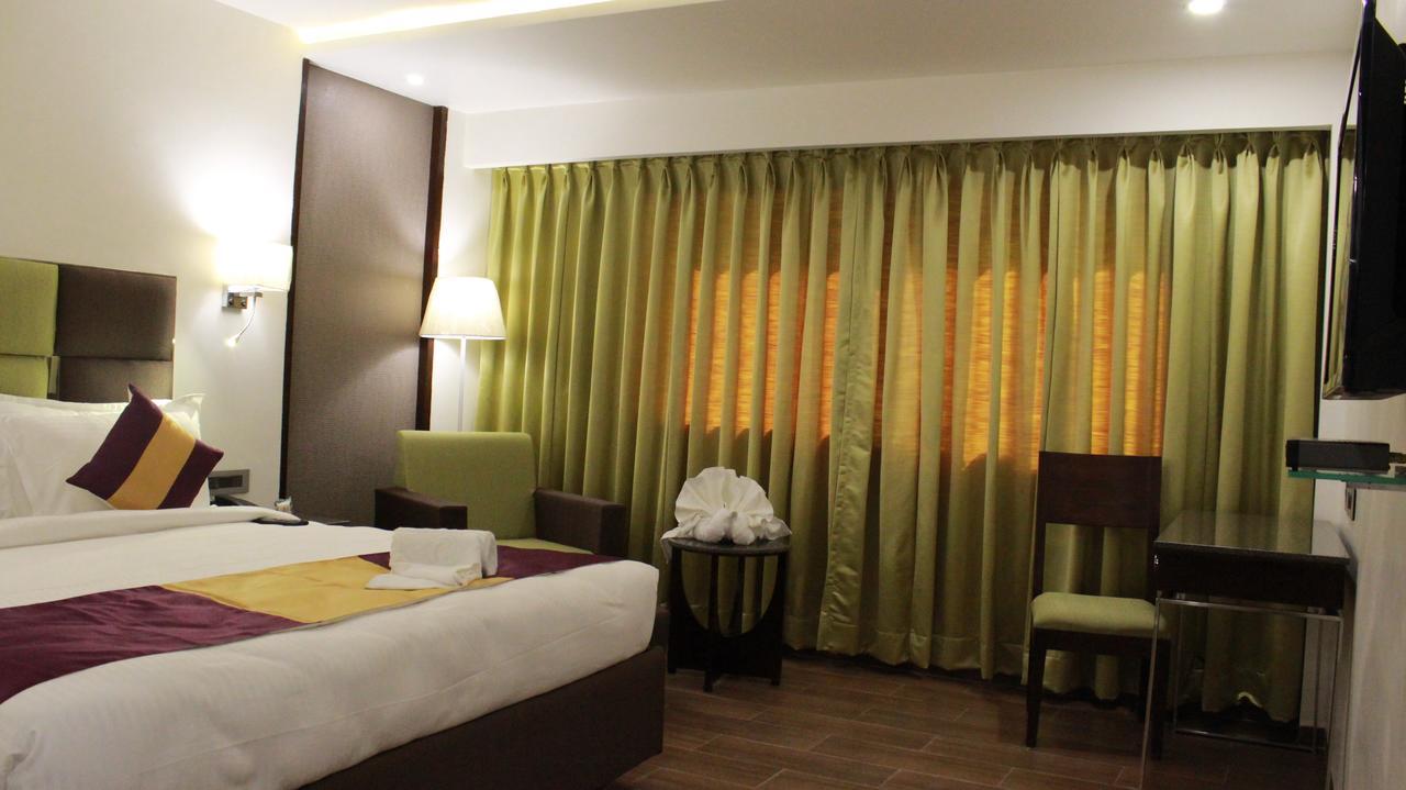 Hotel Ajantha Evergreen Vijayawāda Extérieur photo