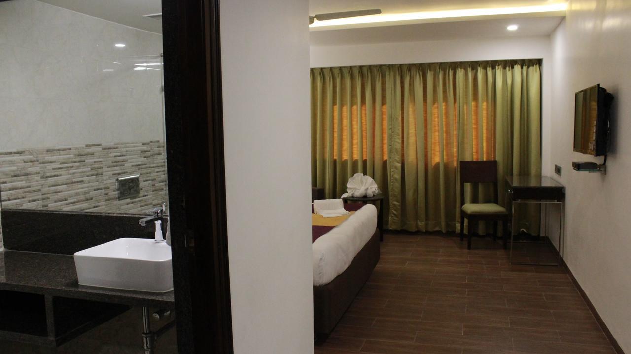 Hotel Ajantha Evergreen Vijayawāda Extérieur photo