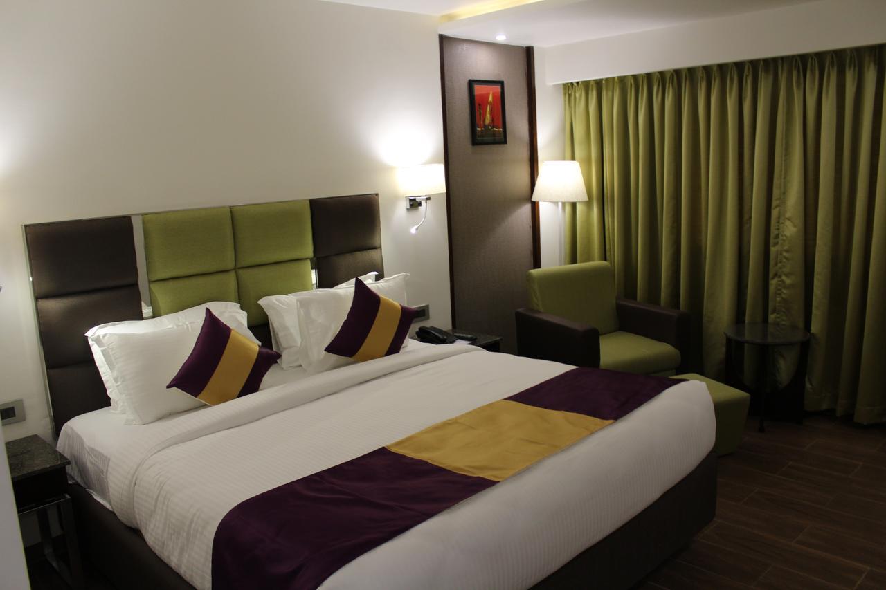 Hotel Ajantha Evergreen Vijayawāda Extérieur photo