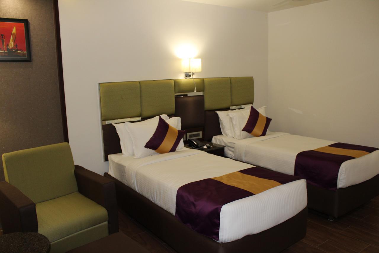 Hotel Ajantha Evergreen Vijayawāda Extérieur photo
