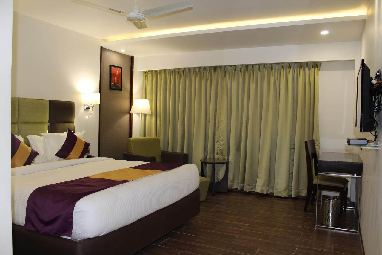 Hotel Ajantha Evergreen Vijayawāda Extérieur photo