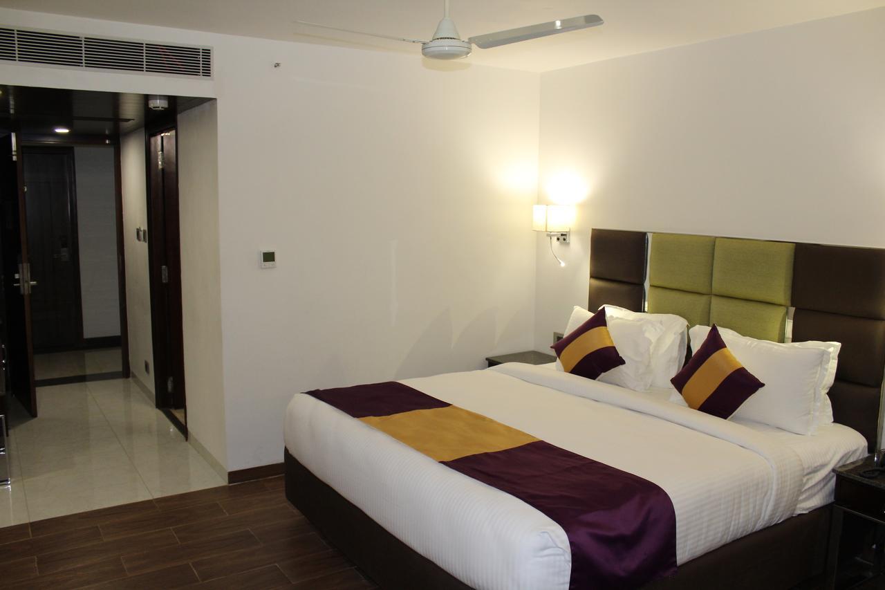 Hotel Ajantha Evergreen Vijayawāda Extérieur photo