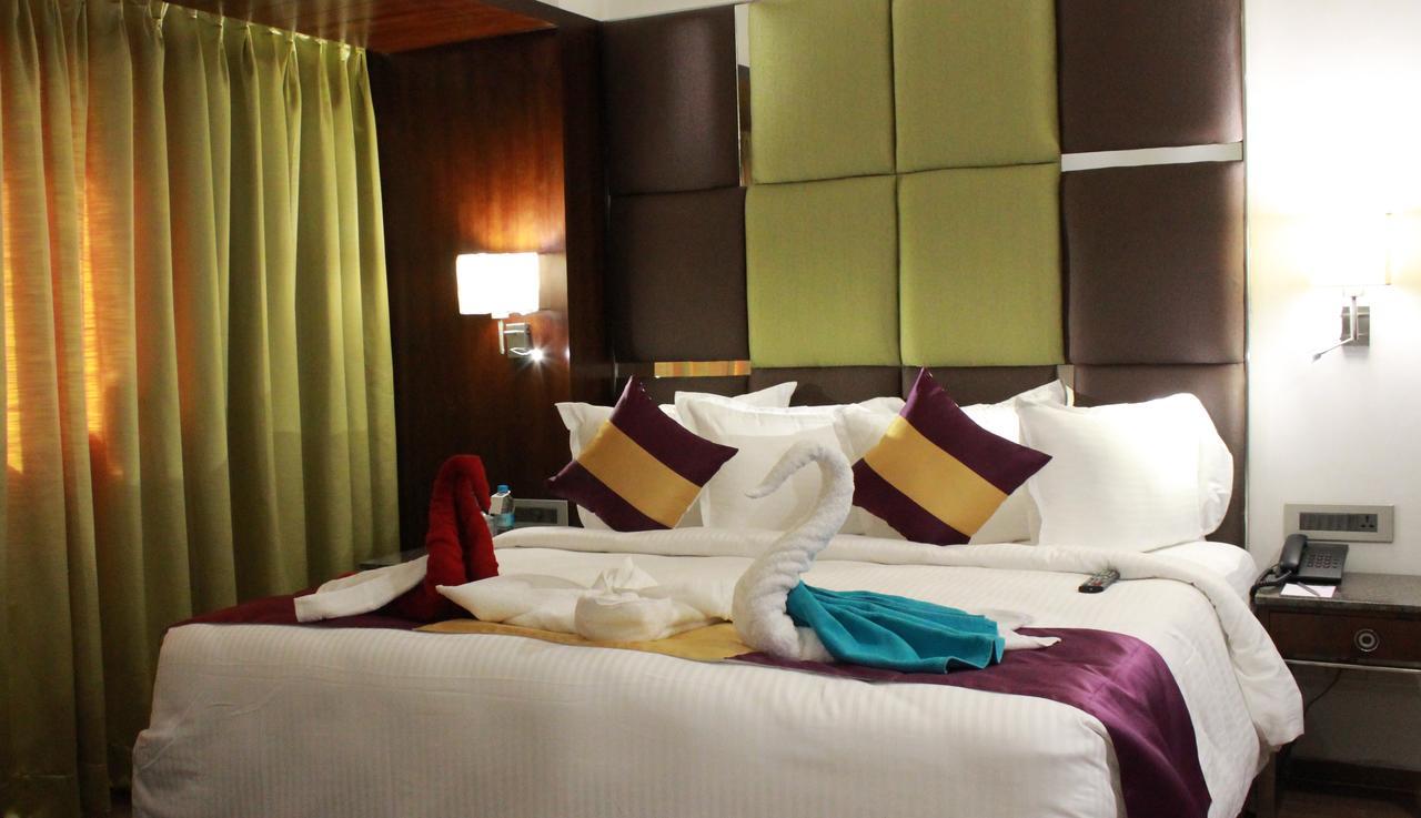 Hotel Ajantha Evergreen Vijayawāda Extérieur photo